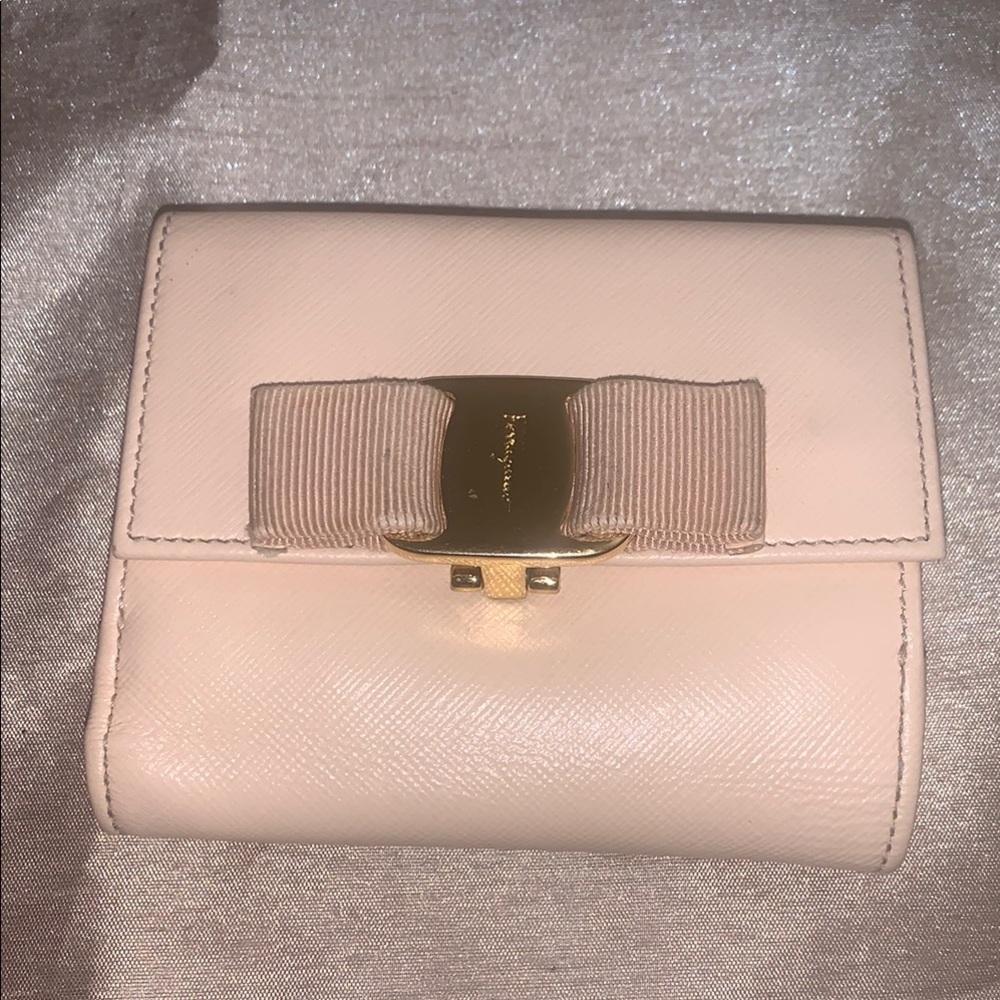 Salvatore Ferragamo Cream/nearly Pink Wallet with Bow Closure EUC Authentic